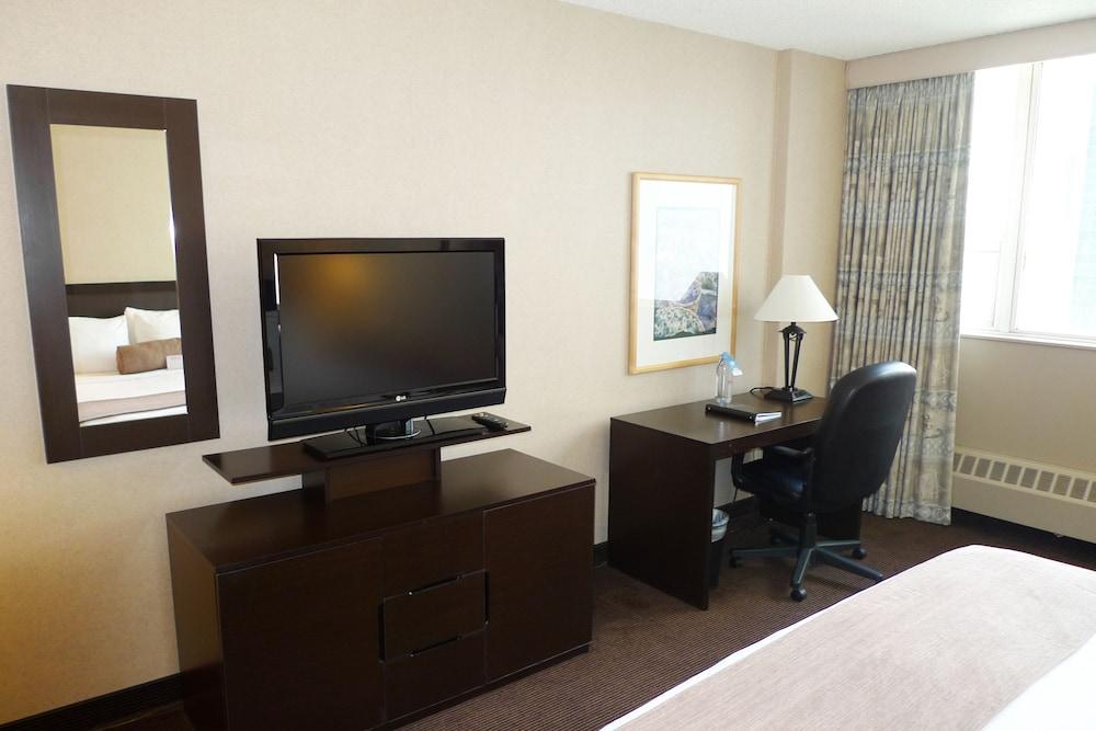 Ramada Plaza By Wyndham Calgary Downtown Hotel Bagian luar foto