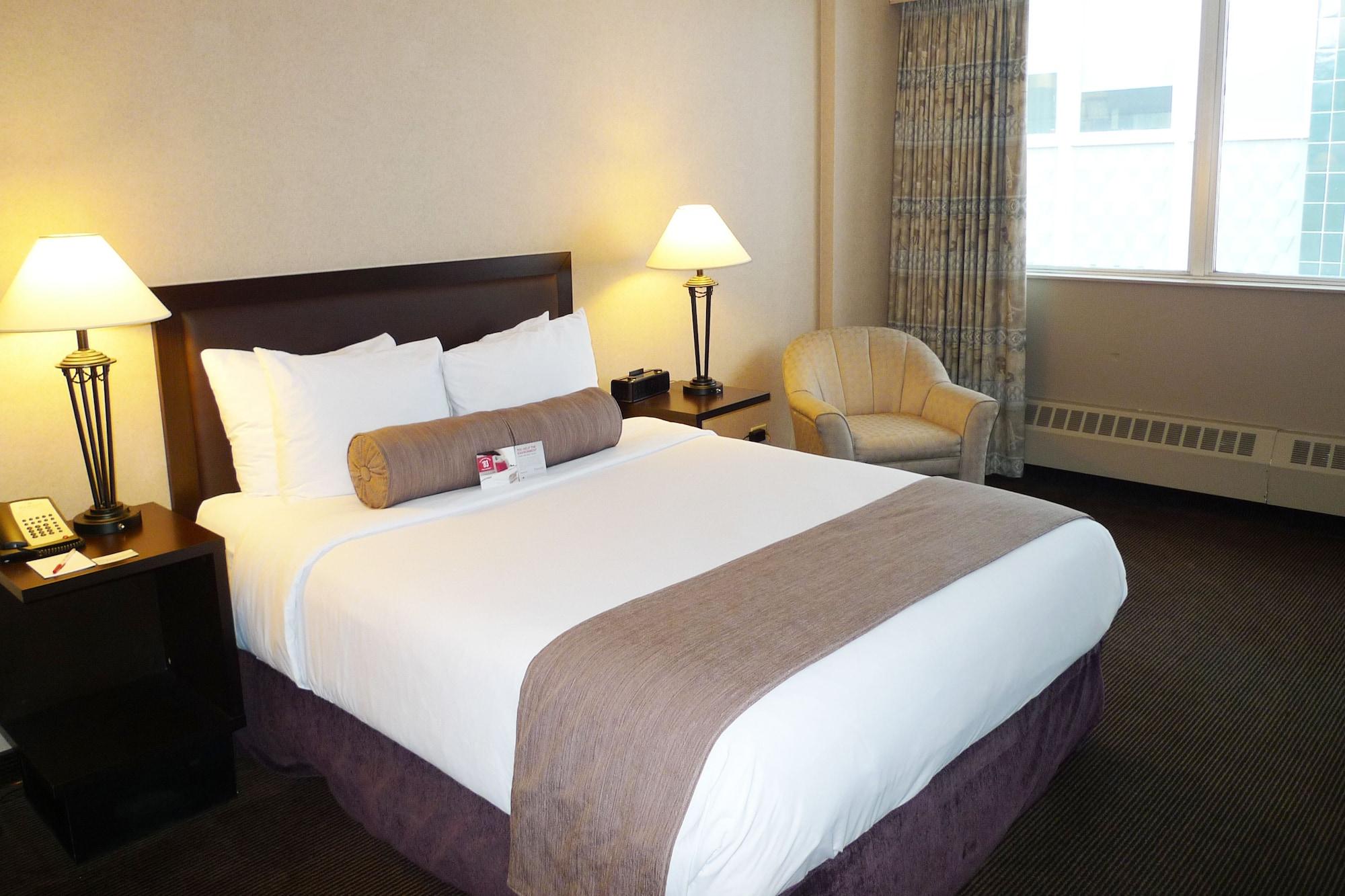 Ramada Plaza By Wyndham Calgary Downtown Hotel Bagian luar foto