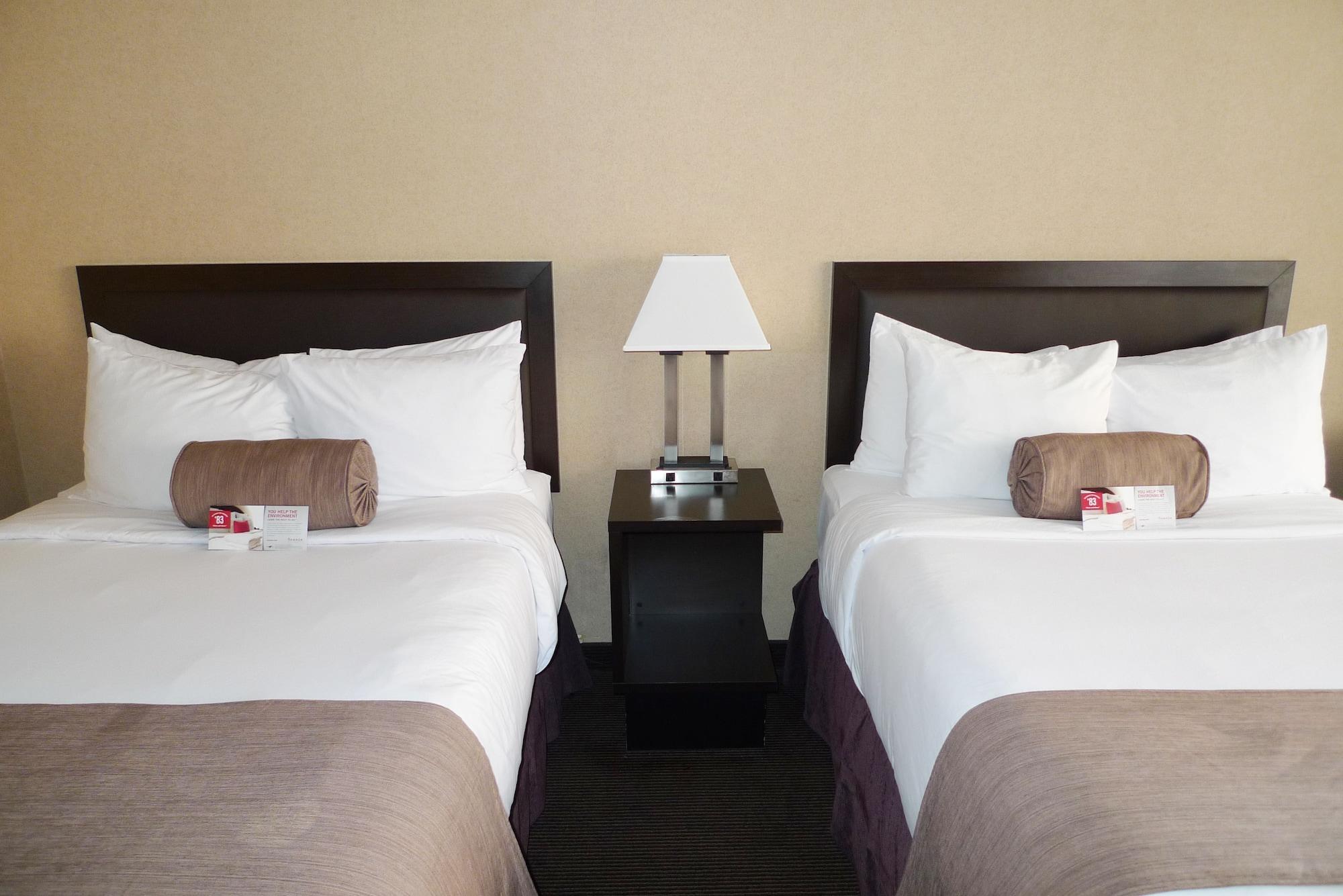 Ramada Plaza By Wyndham Calgary Downtown Hotel Bagian luar foto