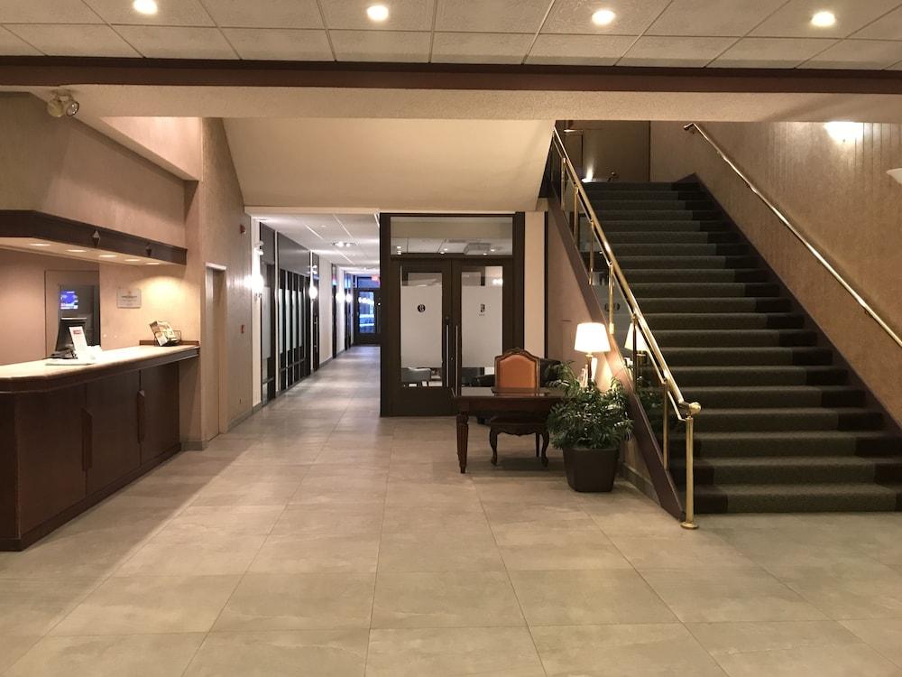 Ramada Plaza By Wyndham Calgary Downtown Hotel Bagian luar foto
