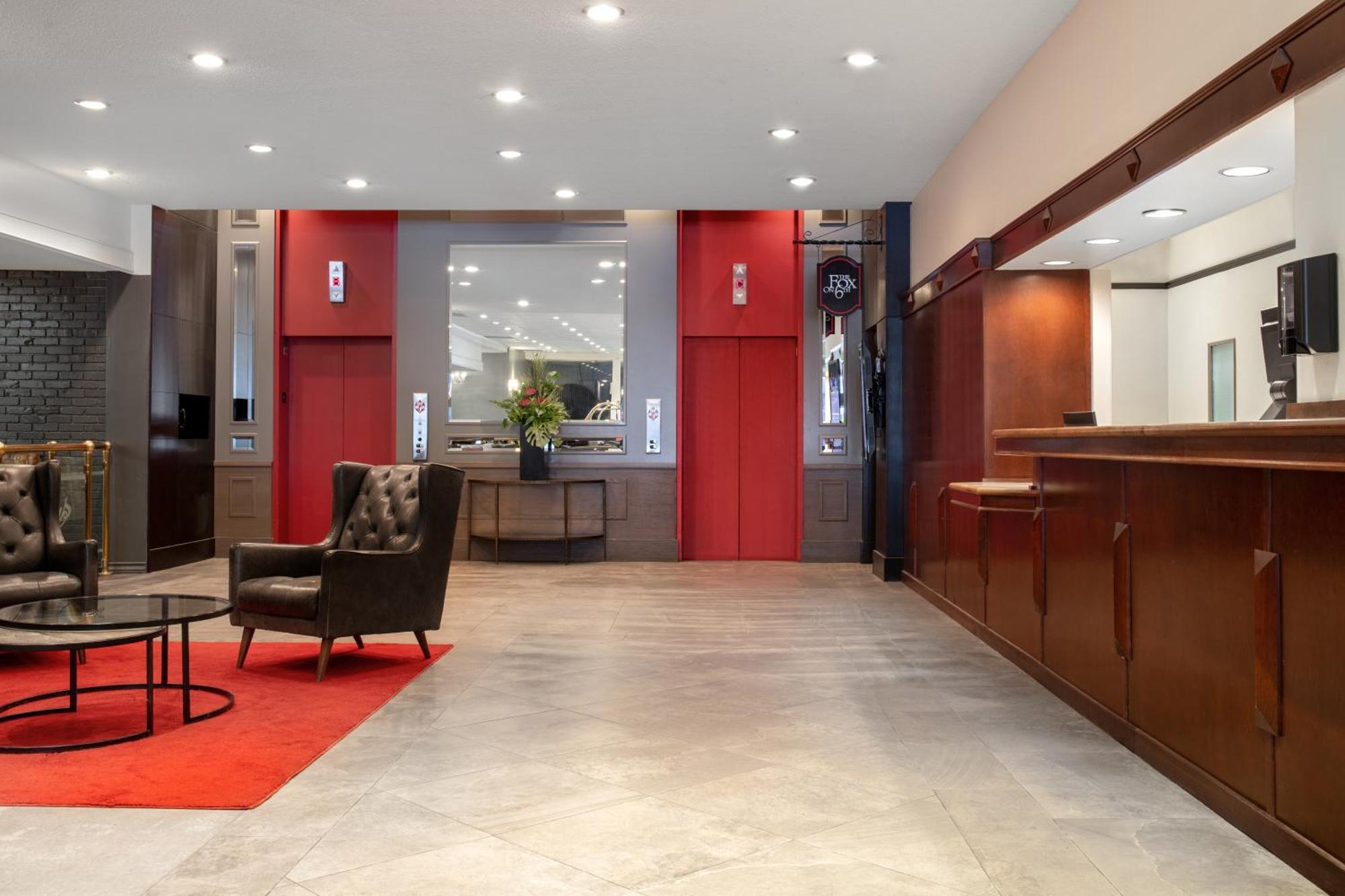 Ramada Plaza By Wyndham Calgary Downtown Hotel Bagian luar foto