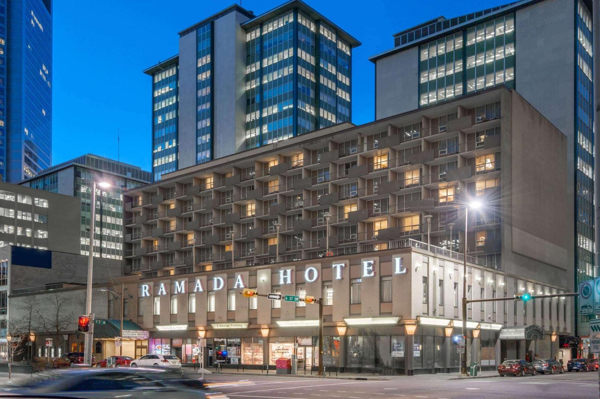 Ramada Plaza By Wyndham Calgary Downtown Hotel Bagian luar foto