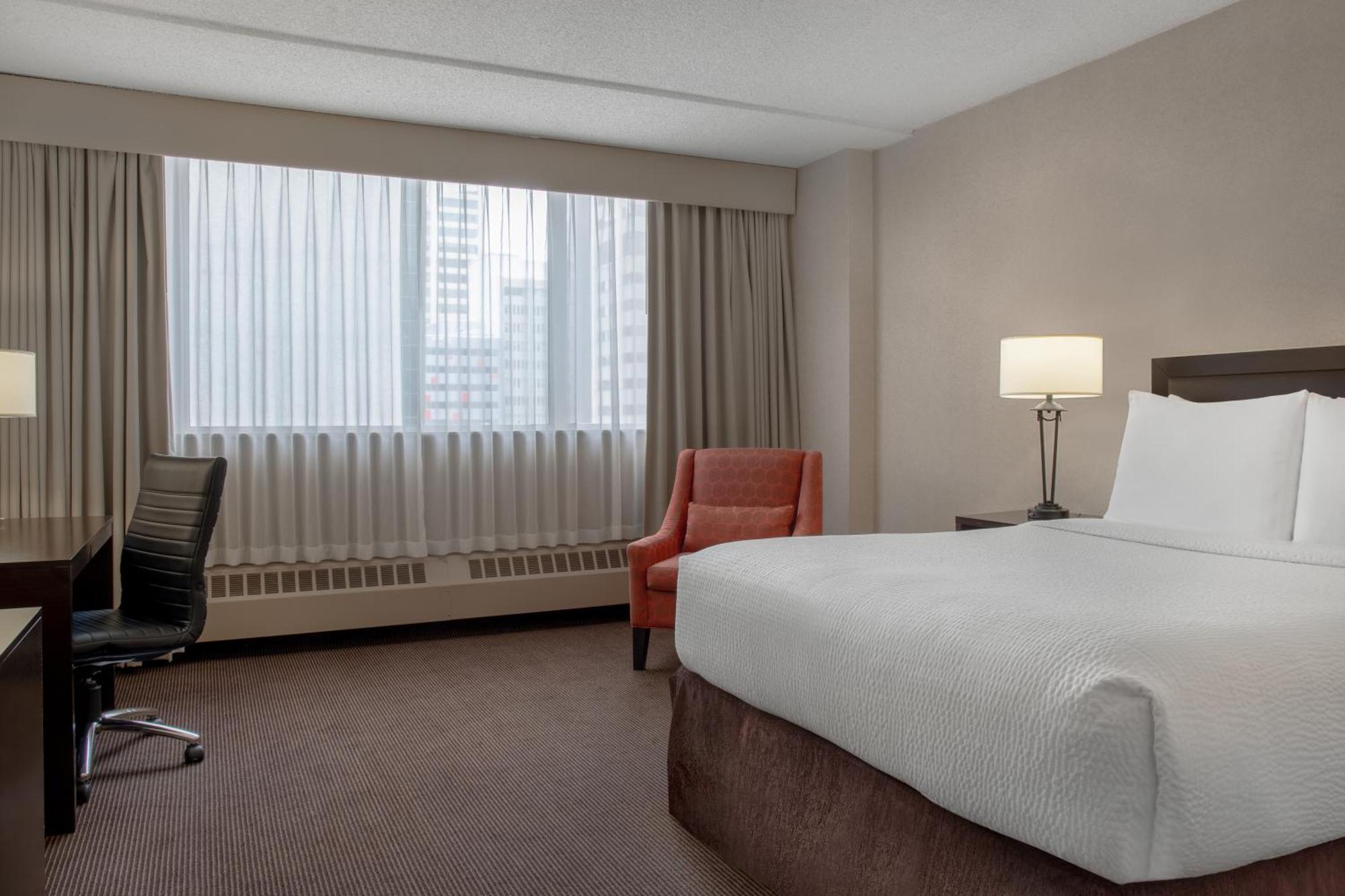 Ramada Plaza By Wyndham Calgary Downtown Hotel Bagian luar foto