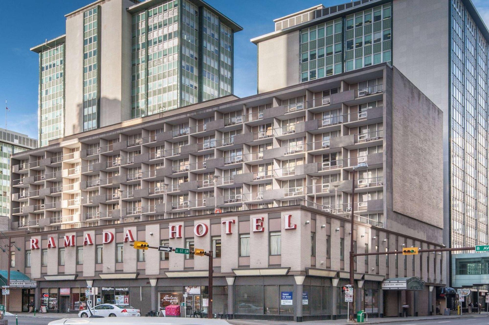 Ramada Plaza By Wyndham Calgary Downtown Hotel Bagian luar foto