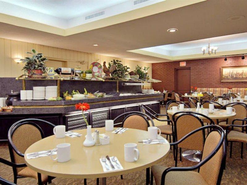 Ramada Plaza By Wyndham Calgary Downtown Hotel Bagian luar foto