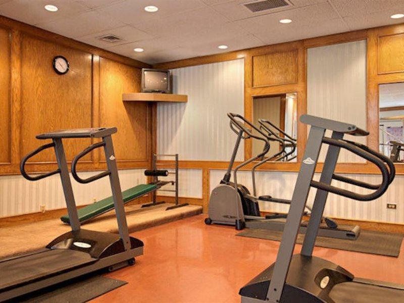 Ramada Plaza By Wyndham Calgary Downtown Hotel Bagian luar foto