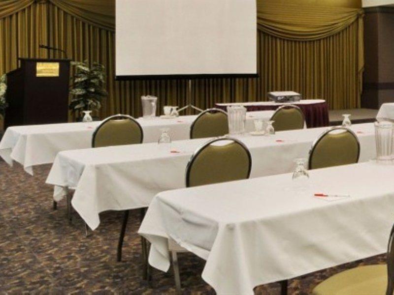 Ramada Plaza By Wyndham Calgary Downtown Hotel Bagian luar foto