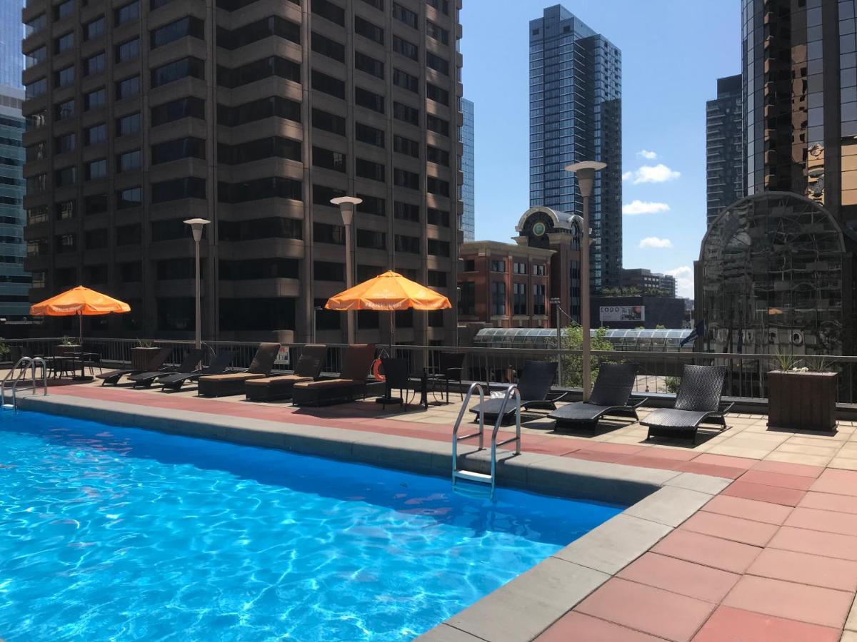 Ramada Plaza By Wyndham Calgary Downtown Hotel Bagian luar foto